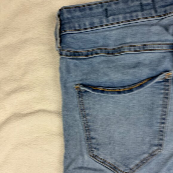 Hollister Mid-Rise Super Skinny Size 26x30 3R Stretch Denim Distressed Raw Hem - Picture 7 of 14